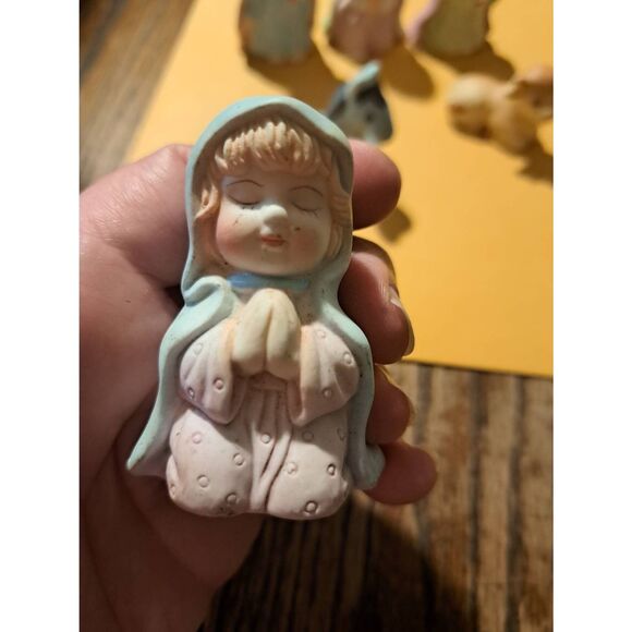 Vintage Pastel Painted Nativity Figurines 8pc Set Childlike Christmas Scene Play - Picture 5 of 12